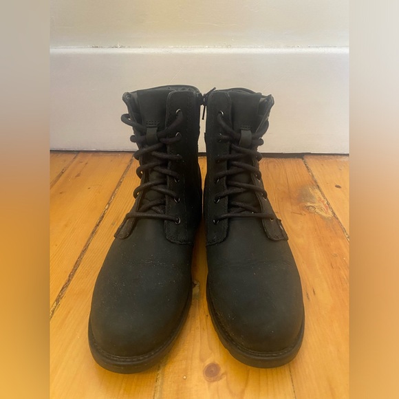 Women’s Clark’s boots size 9.5 - Picture 2 of 5
